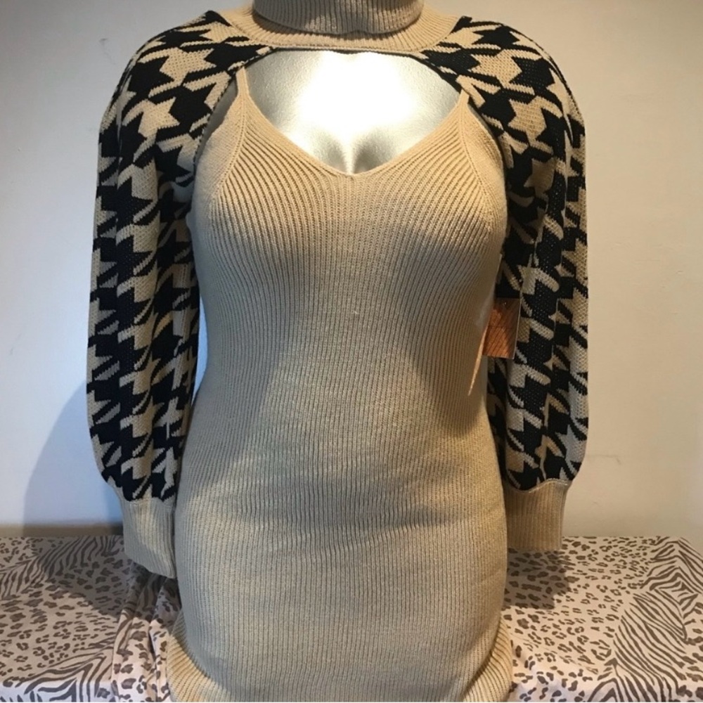 Beige Knit plus size Dress with Black Houndstooth Sleeves